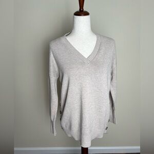 Tahari Women’s XS v-neck sweater with buttons